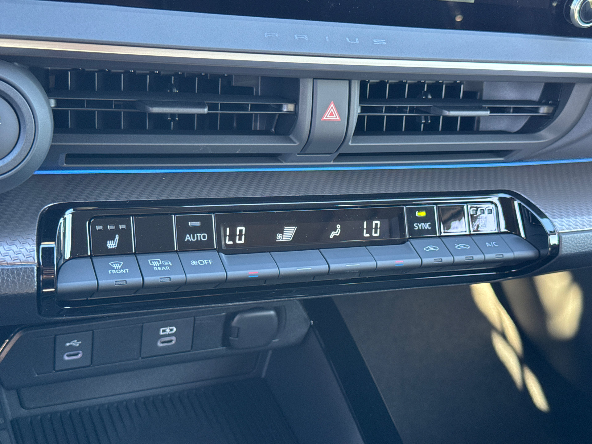 New 2027 Toyota Prius XLE FWD image 31