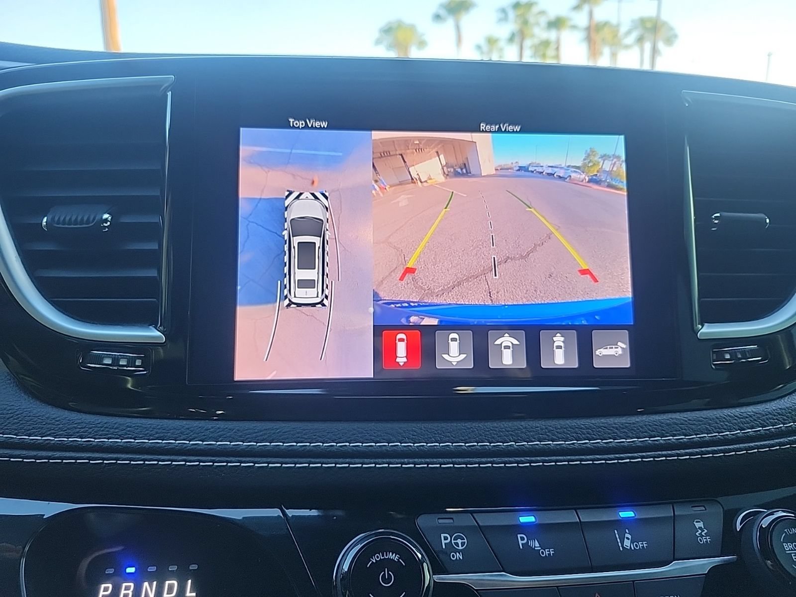 Used 2021 Chrysler Pacifica Limited w/ Uconnect Theater Family Group FWD image 30