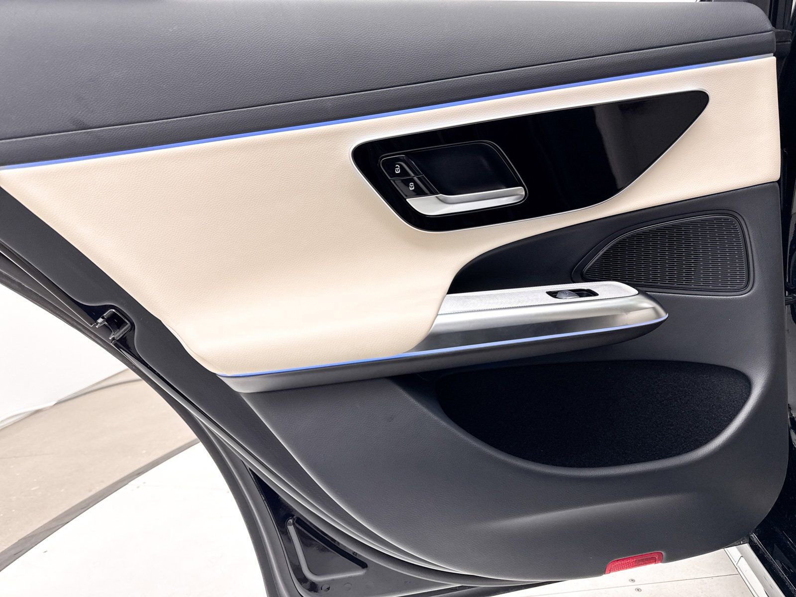 Used 2024 Mercedes-Benz E 350 4MATIC Sedan image 32