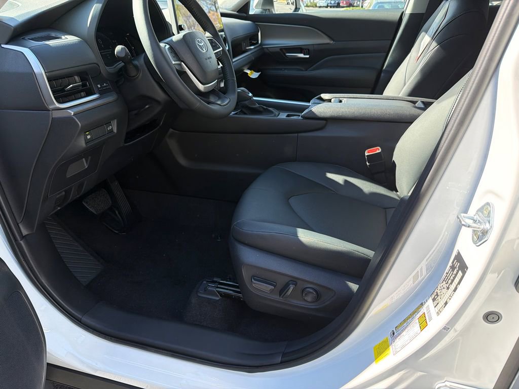 Used 2026 Toyota Grand Highlander XLE image 9