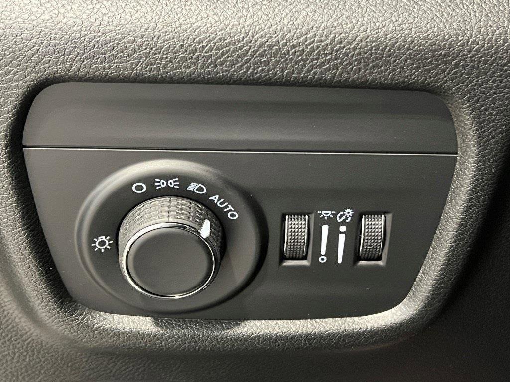 New 2025 Jeep Grand Cherokee L Altitude image 25