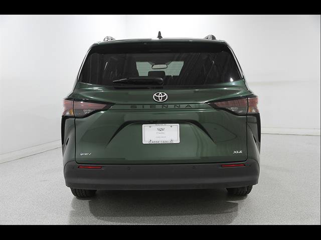 Used 2026 Toyota Sienna XLE FWD image 21