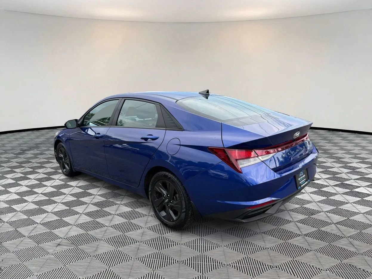 Used 2022 Hyundai Elantra SEL w/ Convenience Package FWD image 5