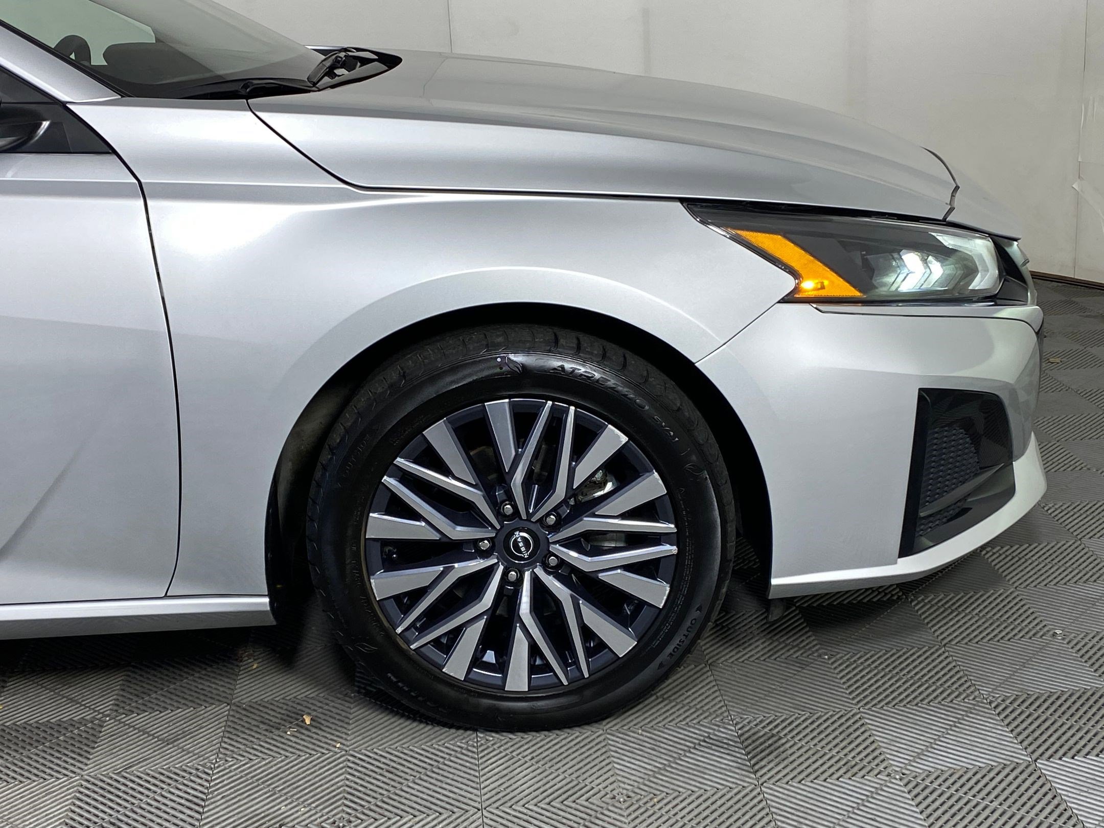 Used 2024 Nissan Altima 2.5 SV image 10