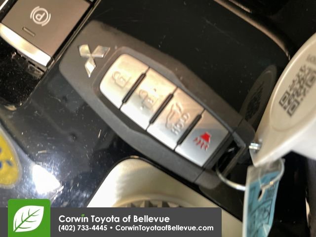 Used 2025 Mitsubishi Outlander SE image 28