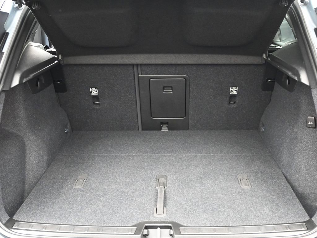 Used 2023 Volvo XC40 Recharge Plus image 16