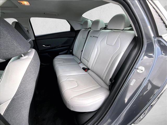 Used 2023 Hyundai Elantra Limited image 28