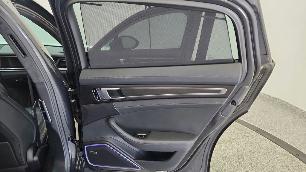 Used 2021 Porsche Panamera image 32