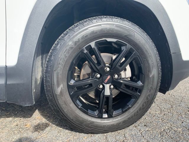 Used 2023 GMC Terrain AT4 image 33