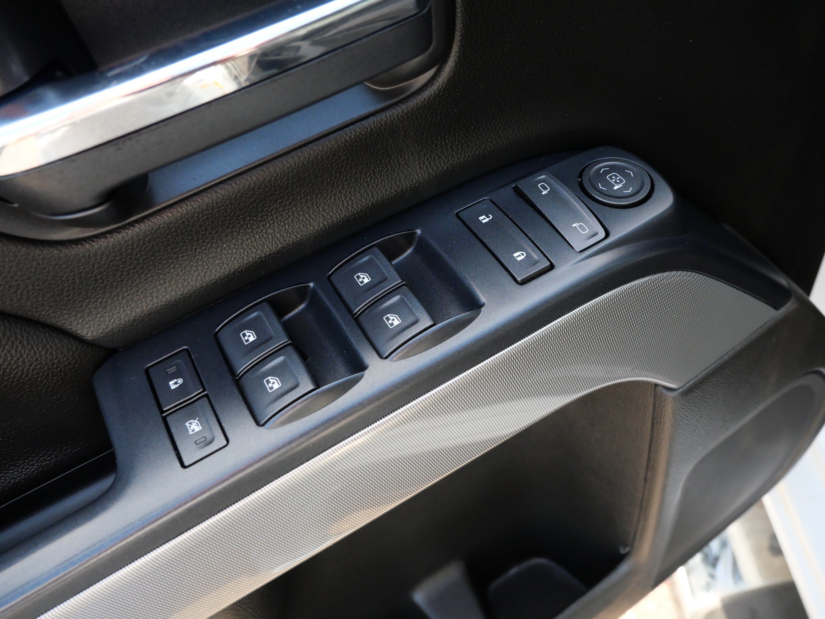 Used 2018 Chevrolet Silverado 1500 LT w/ All Star Edition AWD/4WD image 19