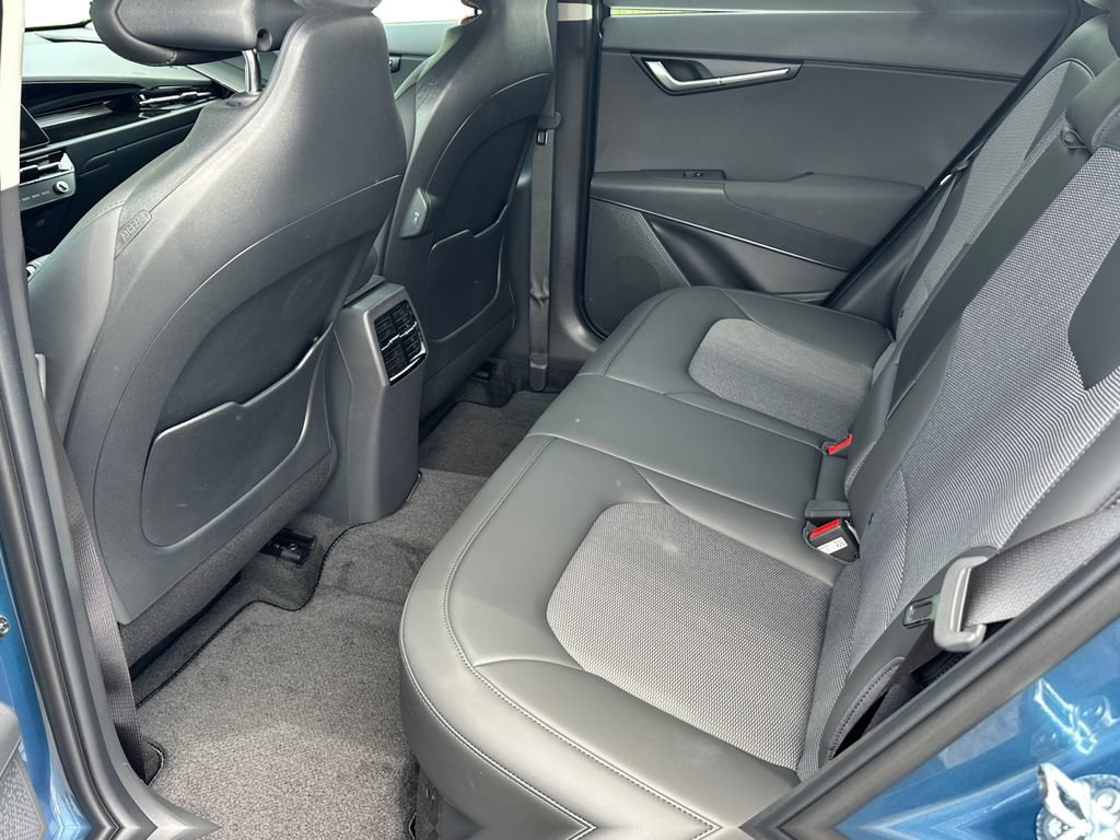 New 2026 Kia Niro EX FWD image 10