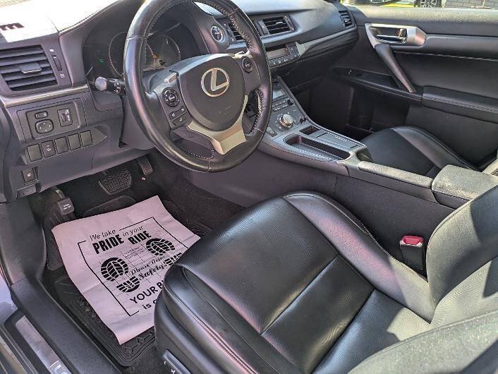 Used 2015 Lexus CT 200h w/ Seat Comfort Package FWD image 12