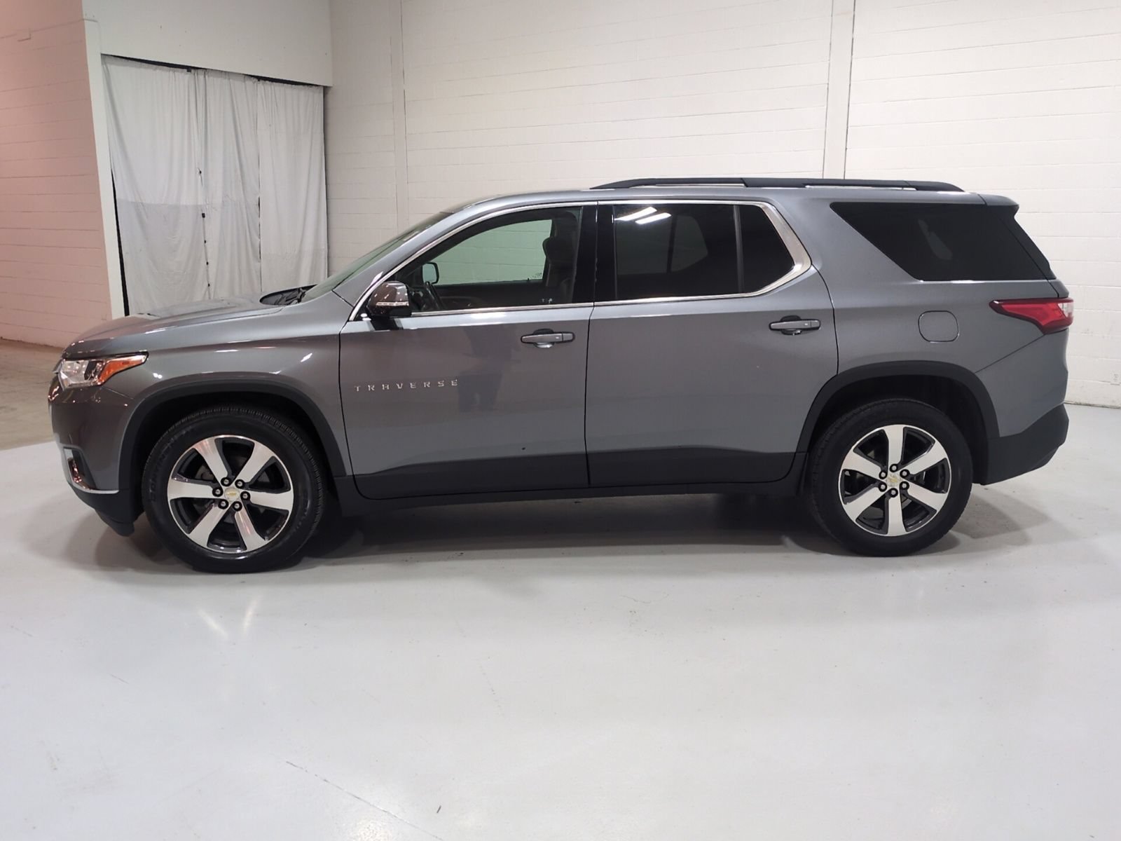 Used 2019 Chevrolet Traverse LT w/ LT Premium Package AWD/4WD image 6
