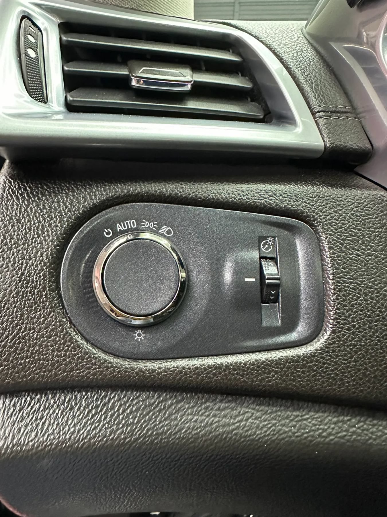 Used 2013 Cadillac SRX Luxury w/ Driver Awareness Package FWD image 10