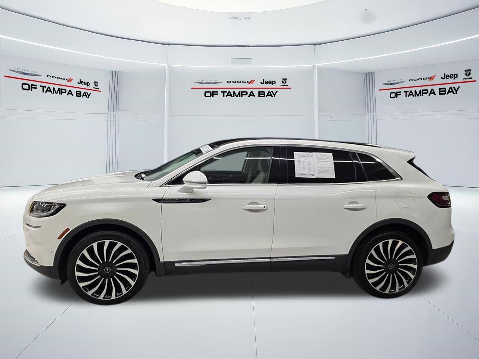 Used 2022 Lincoln Nautilus Black Label w/ Class II Trailer Tow Package AWD/4WD image 3