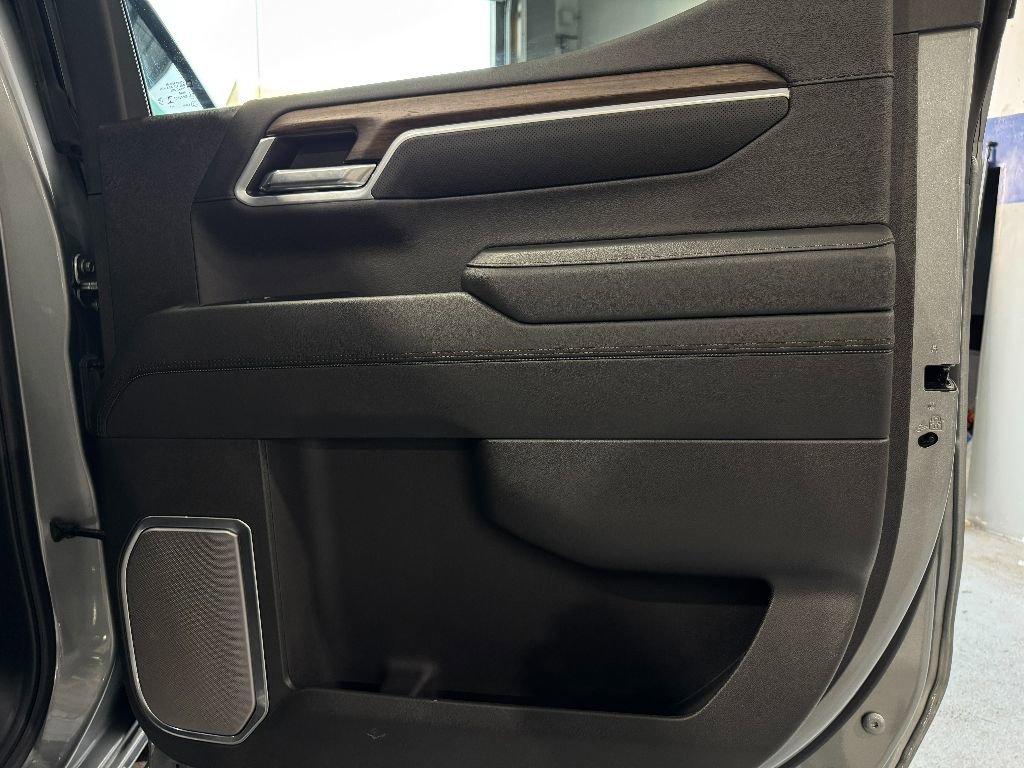 Used 2024 Chevrolet Silverado 1500 High Country w/ Technology Package image 26