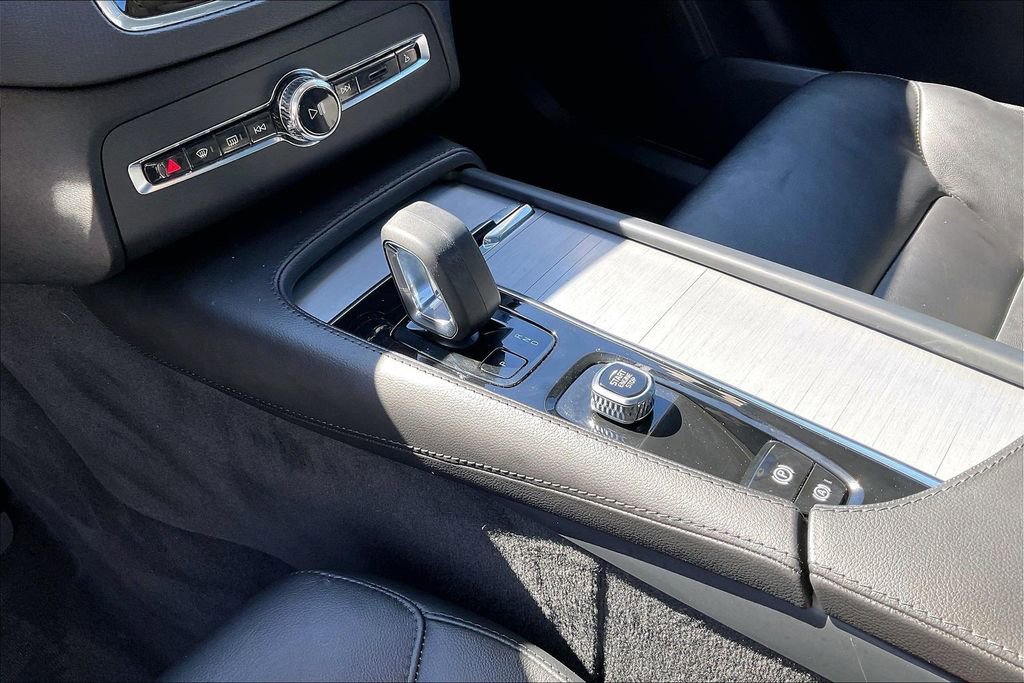 Certified 2023 Volvo XC90 B5 Core w/ Protection Package Premier image 18