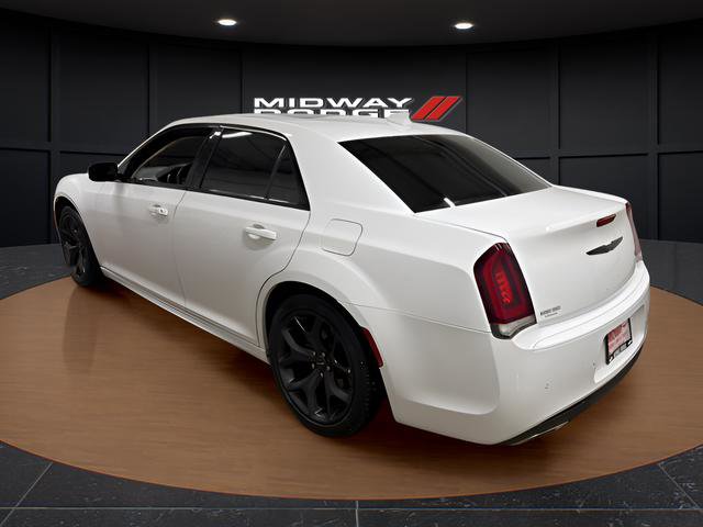 Used 2022 Chrysler 300 Touring L w/ Popular Equipment Group image 3