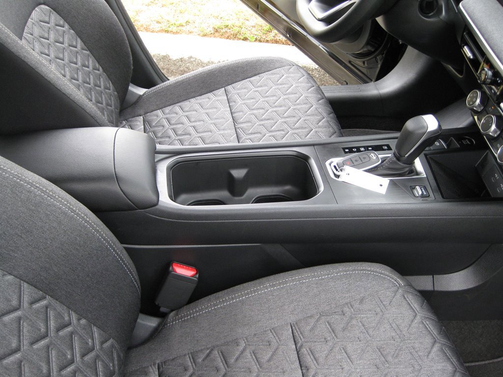 Used 2025 Nissan Kicks SV FWD image 33