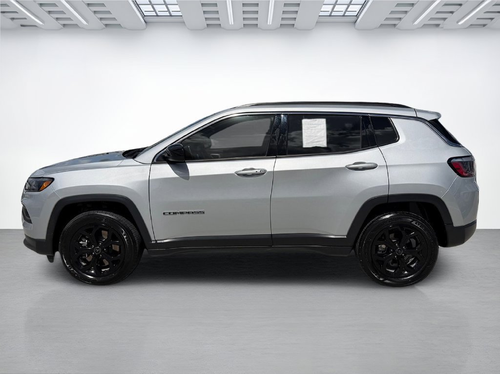 Used 2025 Jeep Compass Latitude AWD/4WD image 6