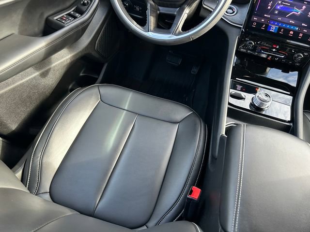 Used 2025 Jeep Grand Cherokee L Limited w/ Black Appearance Package AWD/4WD image 14