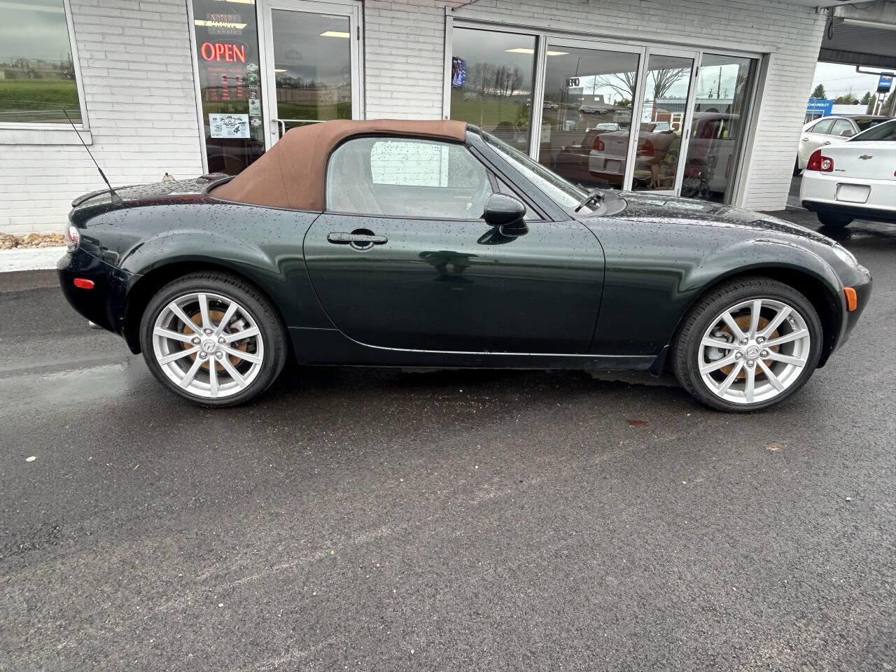 Used 2008 MAZDA MX-5 Miata Grand Touring w/ Premium Pkg RWD image 3