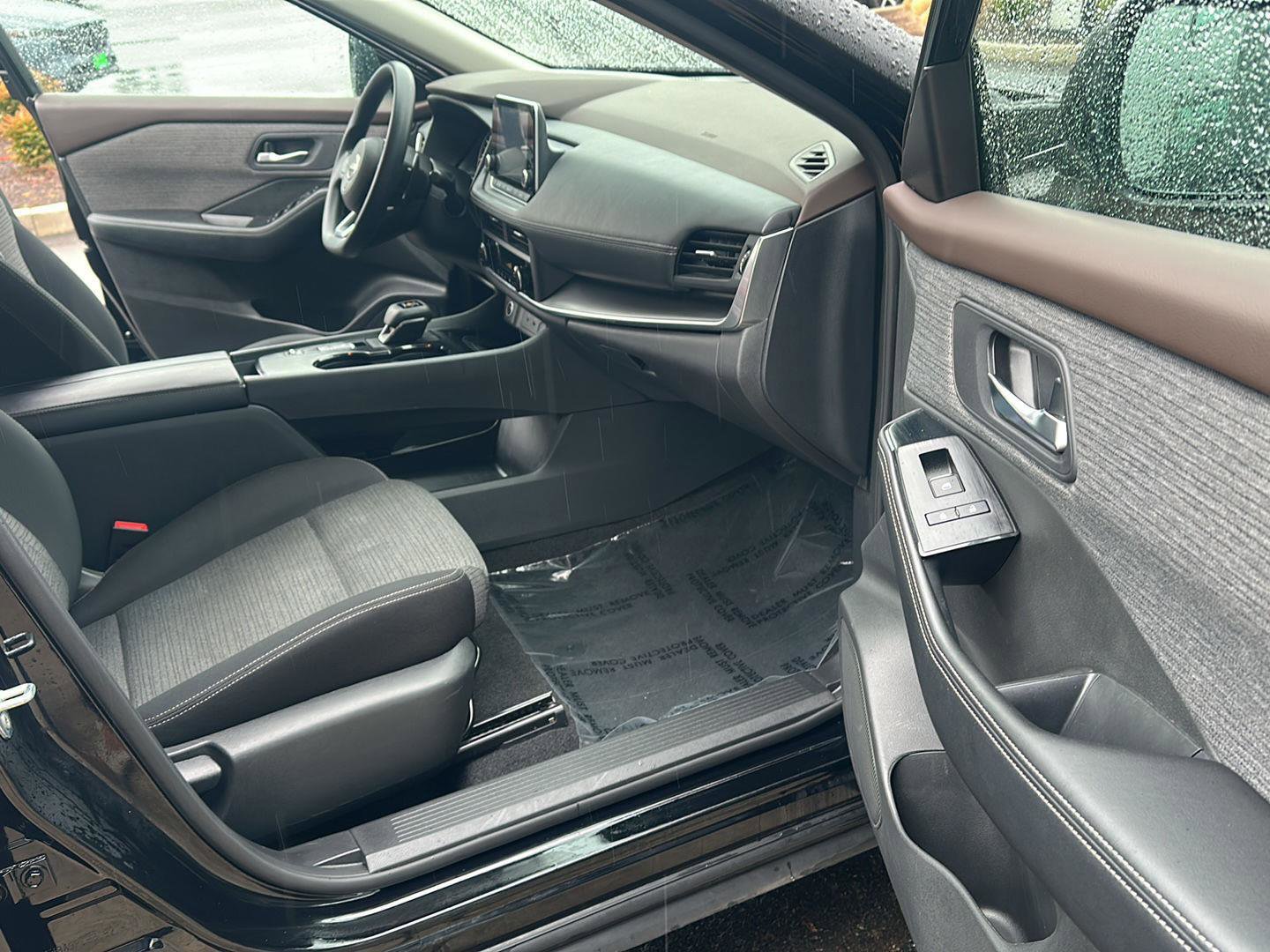 Used 2023 Nissan Rogue SV FWD image 14