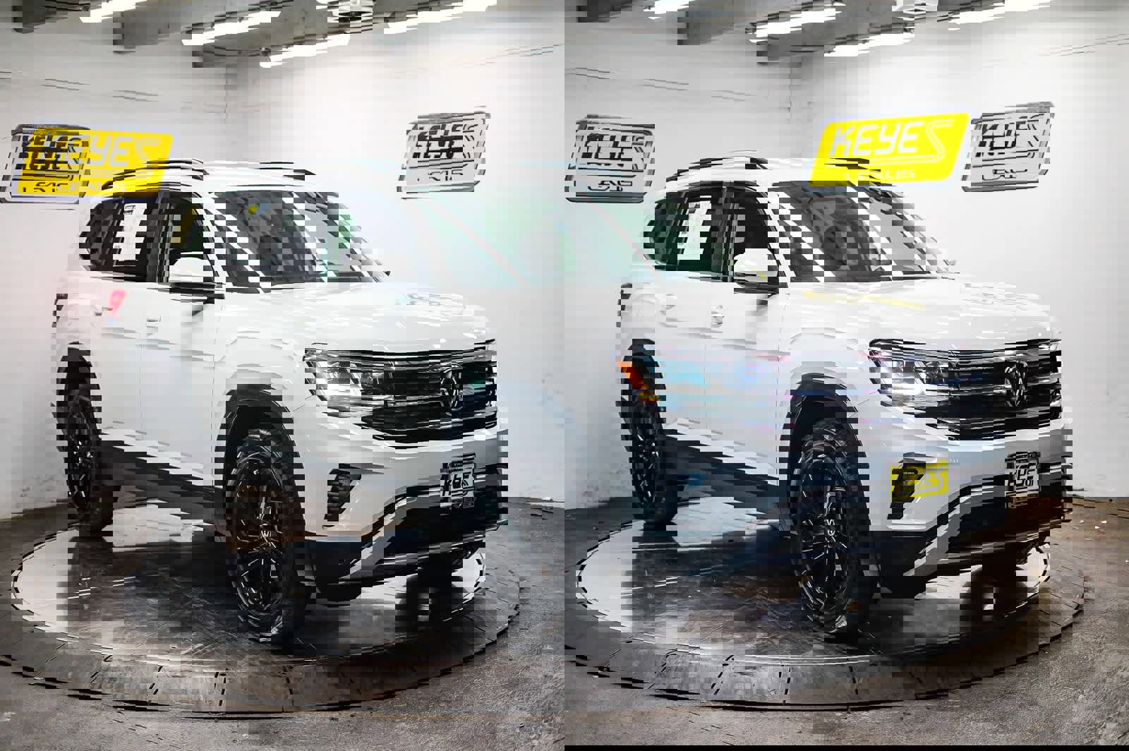 Used 2023 Volkswagen Atlas SE w/ Black Wheel Package image 5