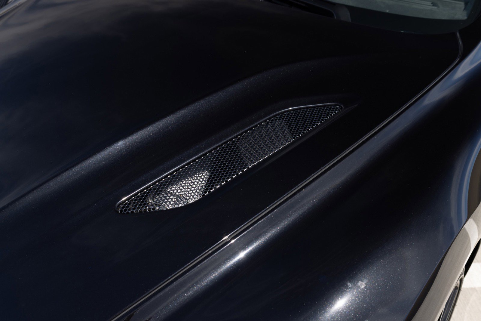 Used 2015 Aston Martin Vanquish Volante RWD image 27