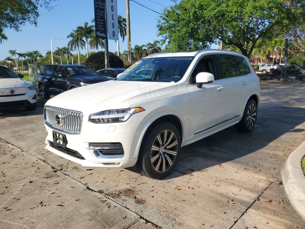 Certified 2024 Volvo XC90 B5 Core w/ Climate Package AWD/4WD image 3