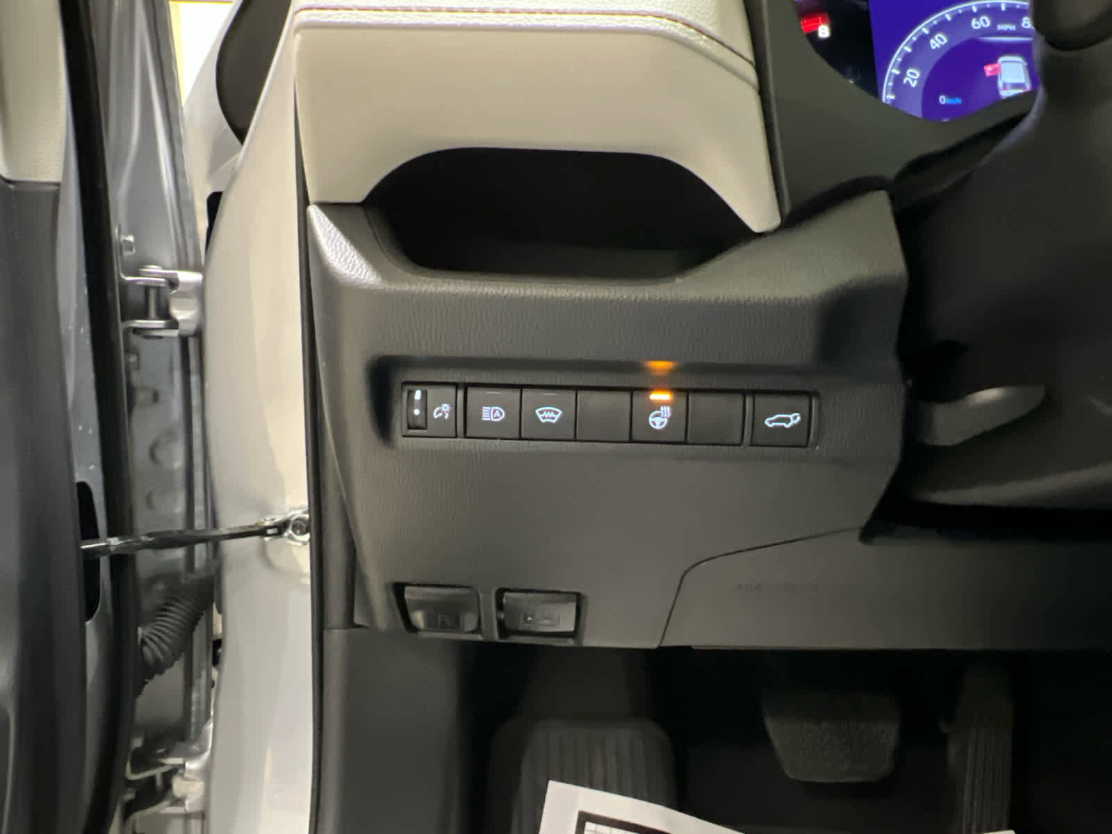 Used 2023 Toyota RAV4 XLE w/ Convenience Package AWD/4WD image 25