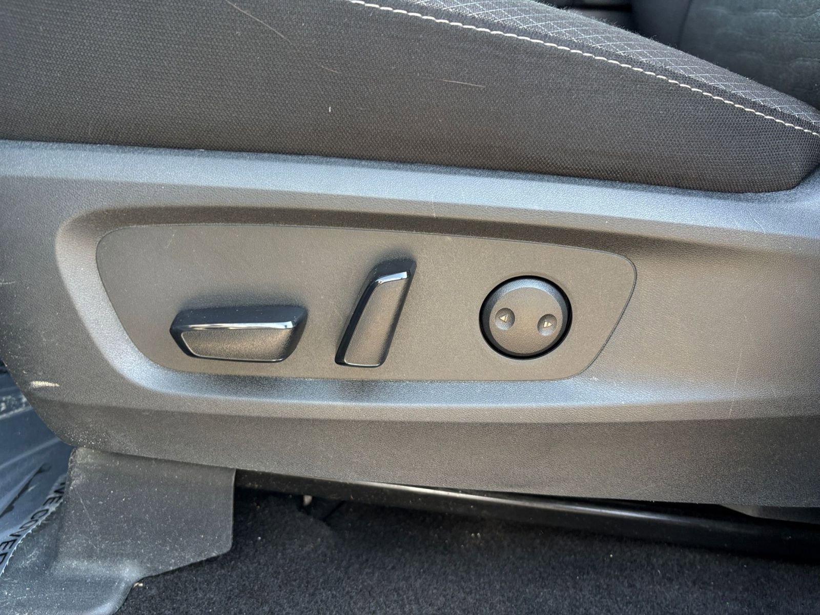 Used 2025 Nissan Pathfinder SV image 22