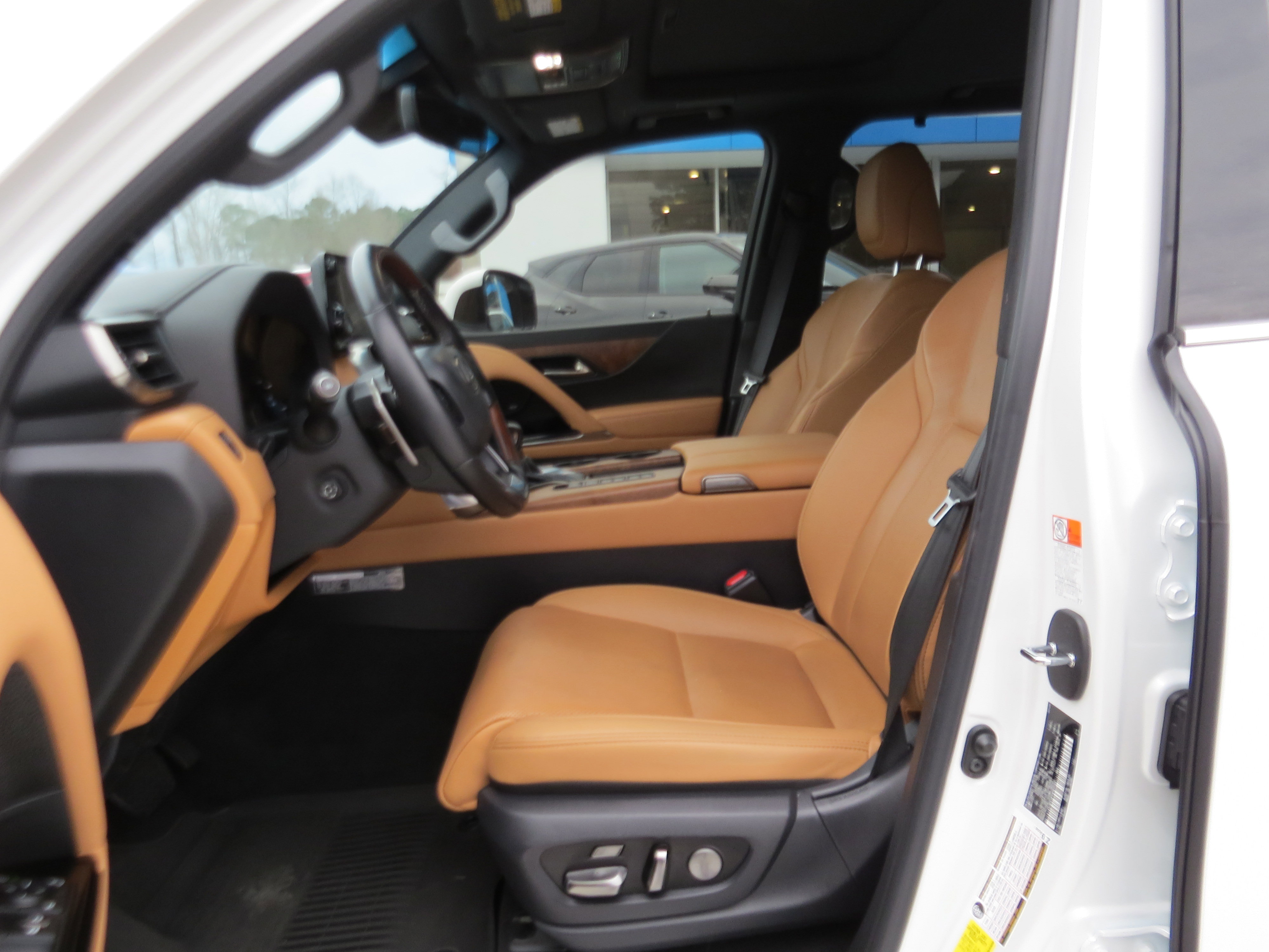 Used 2024 Lexus LX 600 4WD w/ Luxury Package image 15