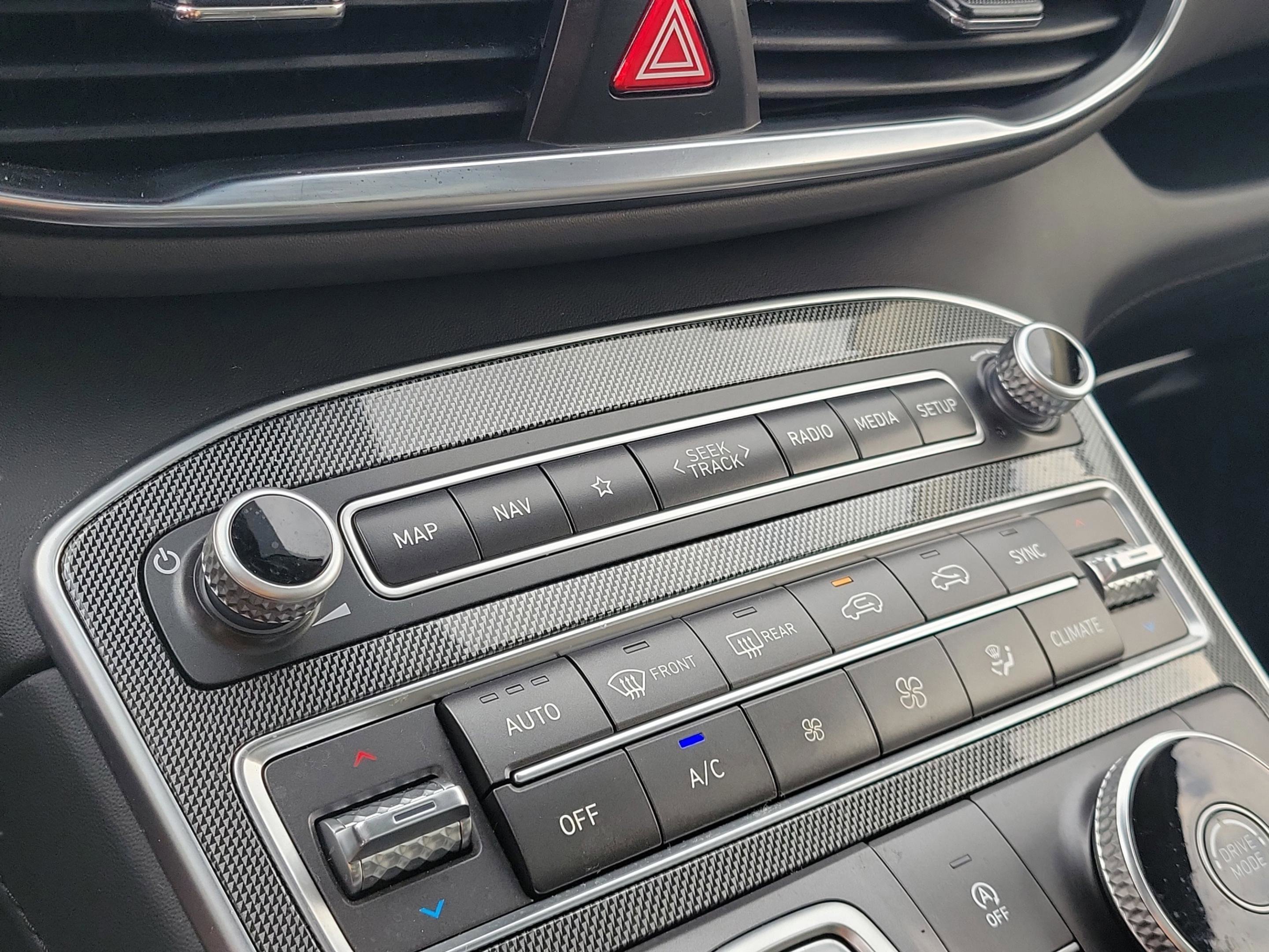 Used 2023 Hyundai Santa Fe SEL w/ Premium Package image 29