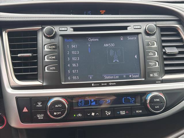 Used 2016 Toyota Highlander XLE w/ Four Season Floor Mat Package AWD/4WD image 18