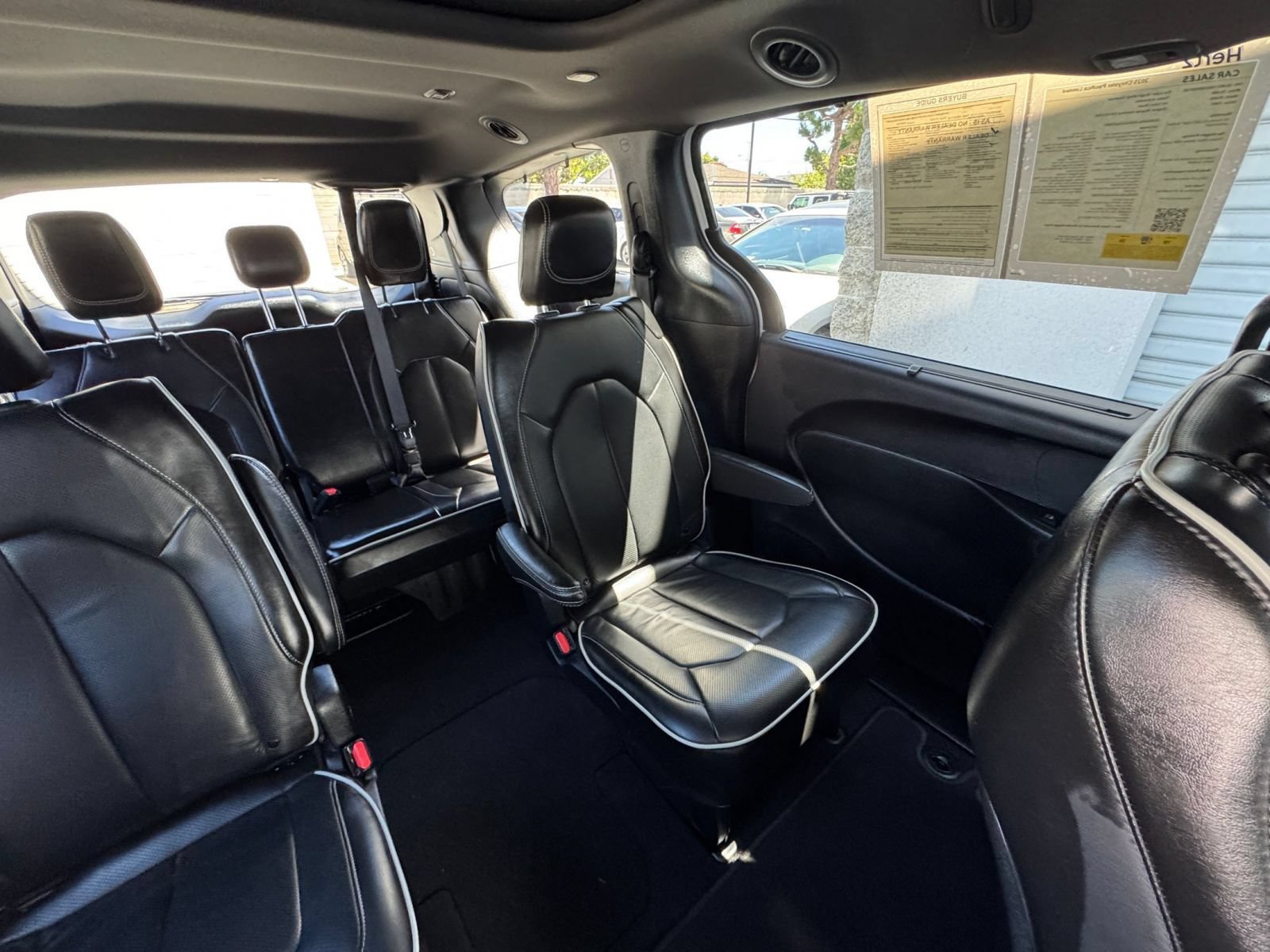 Used 2025 Chrysler Pacifica Limited FWD image 37