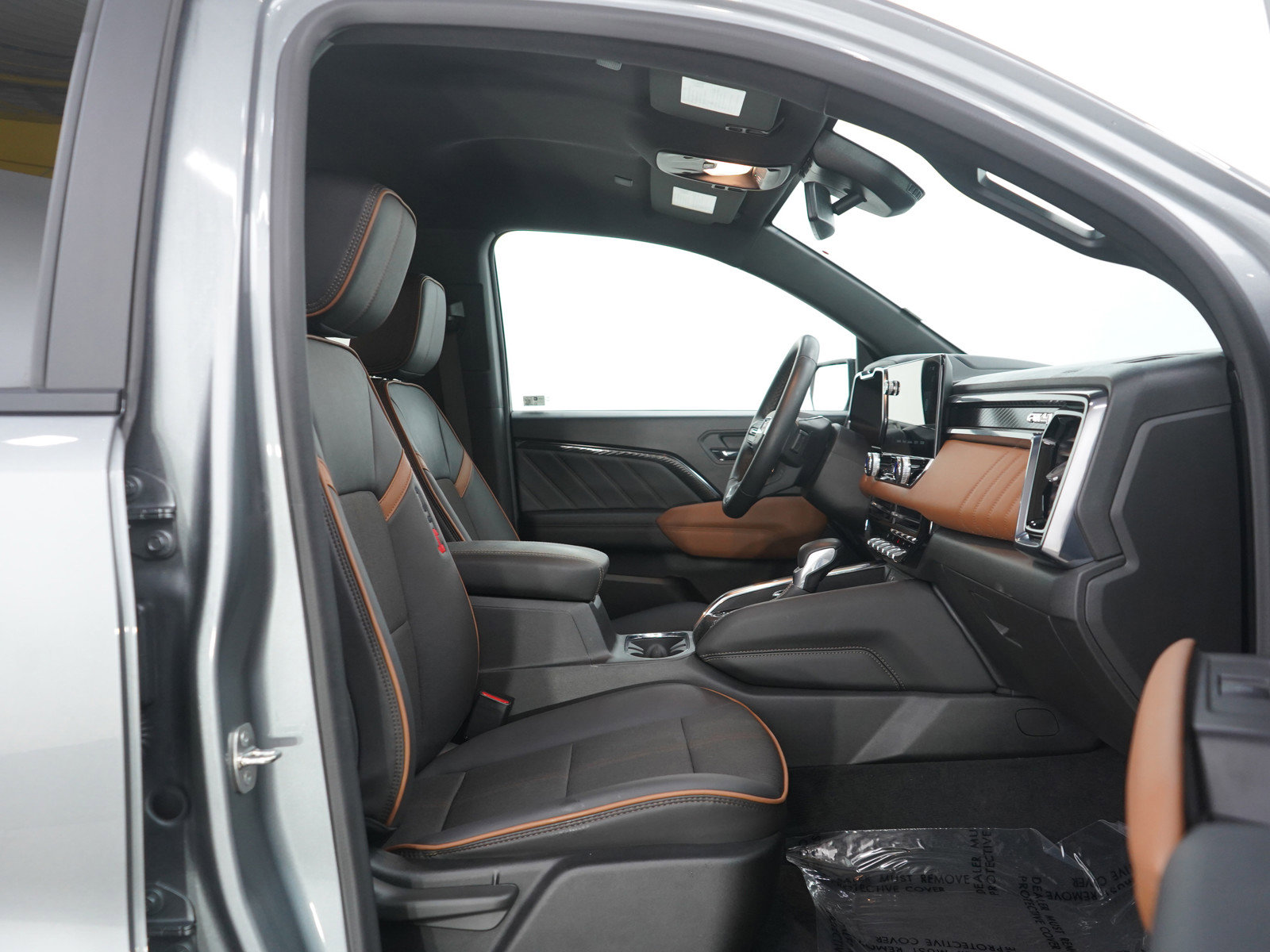 Used 2023 GMC Canyon AT4 image 11