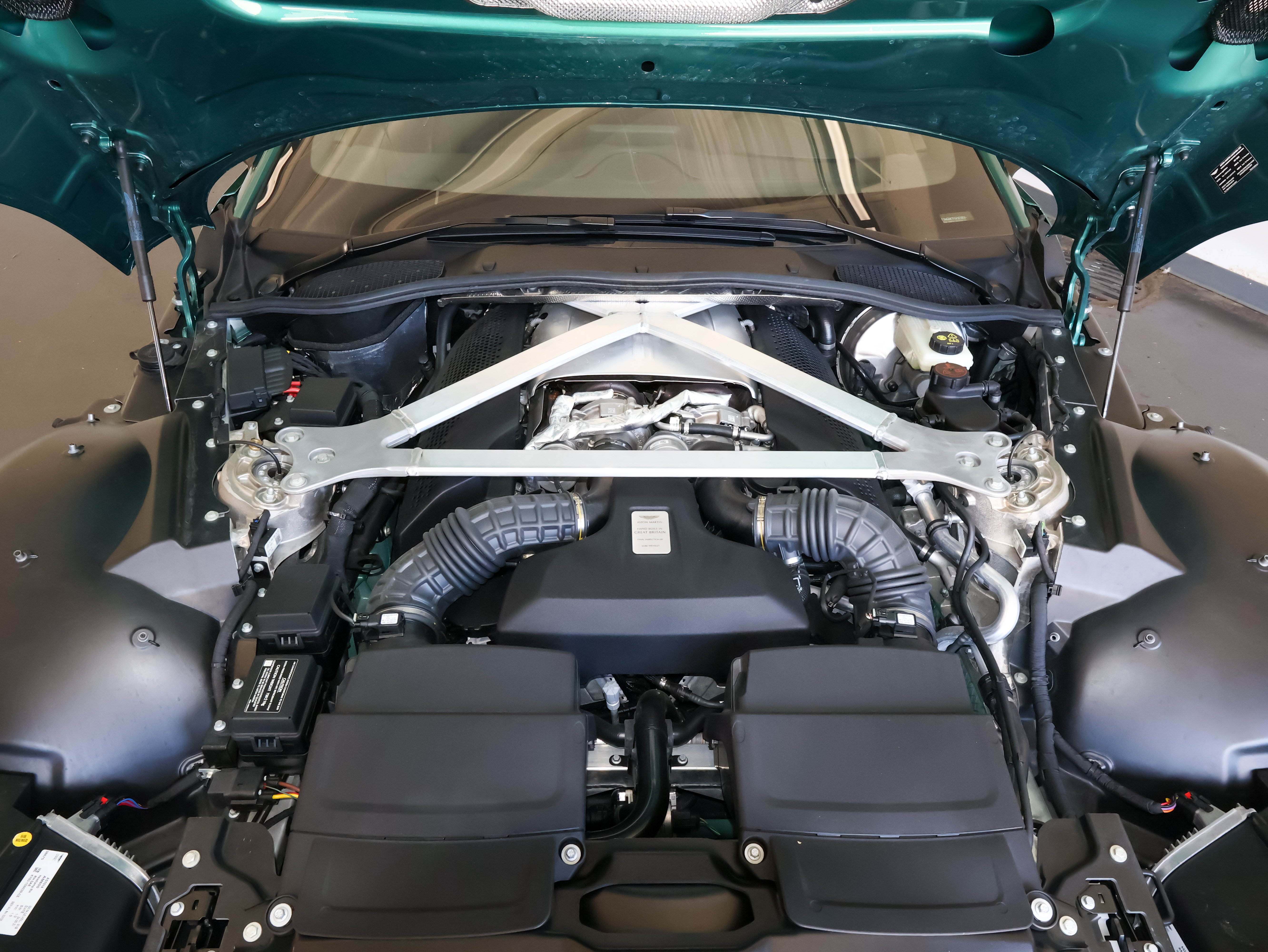 Used 2023 Aston Martin V8 Vantage Roadster RWD image 45