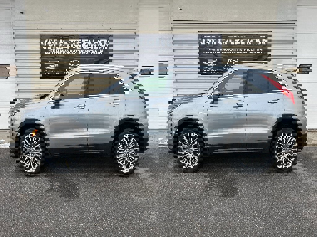 Used 2024 Cadillac XT4 Premium Luxury image 7