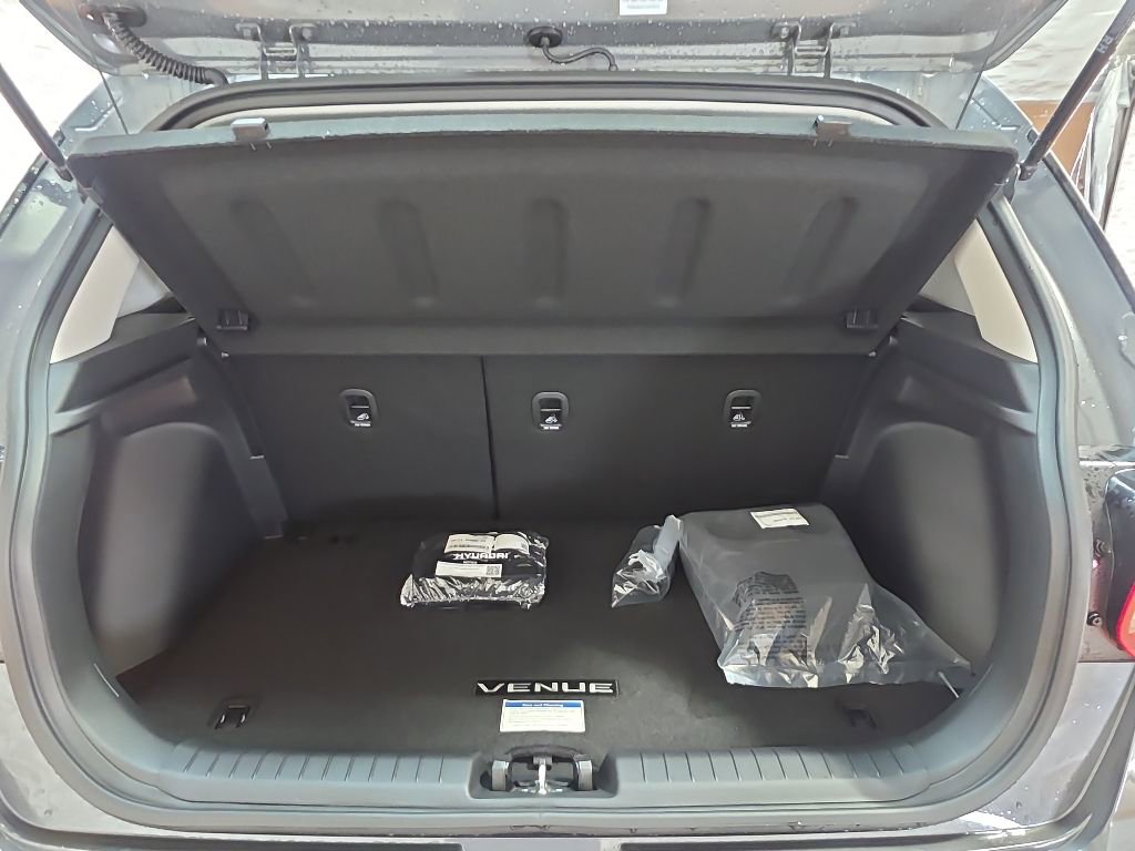Used 2026 Hyundai Venue SEL FWD image 11