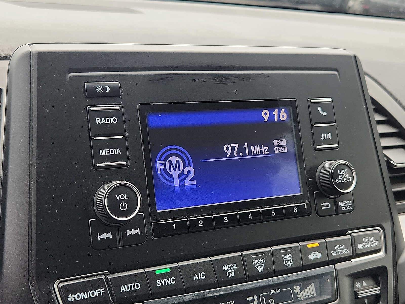 Used 2018 Honda Odyssey LX image 16