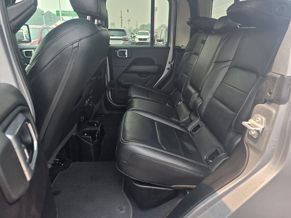 Used 2020 Jeep Gladiator Overland AWD/4WD image 11