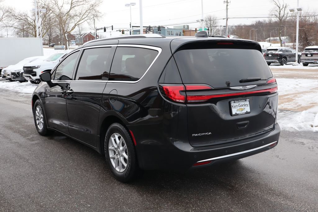 Used 2021 Chrysler Pacifica Touring-L w/ Uconnect Theater Family Group image 31