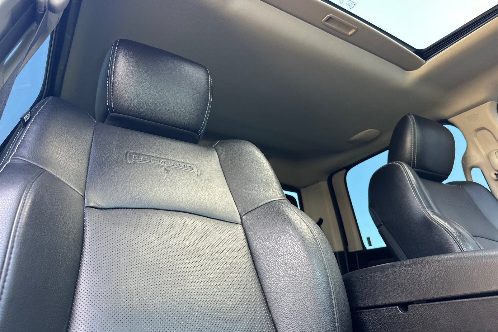Used 2015 RAM 1500 Laramie w/ Convenience Group AWD/4WD image 16