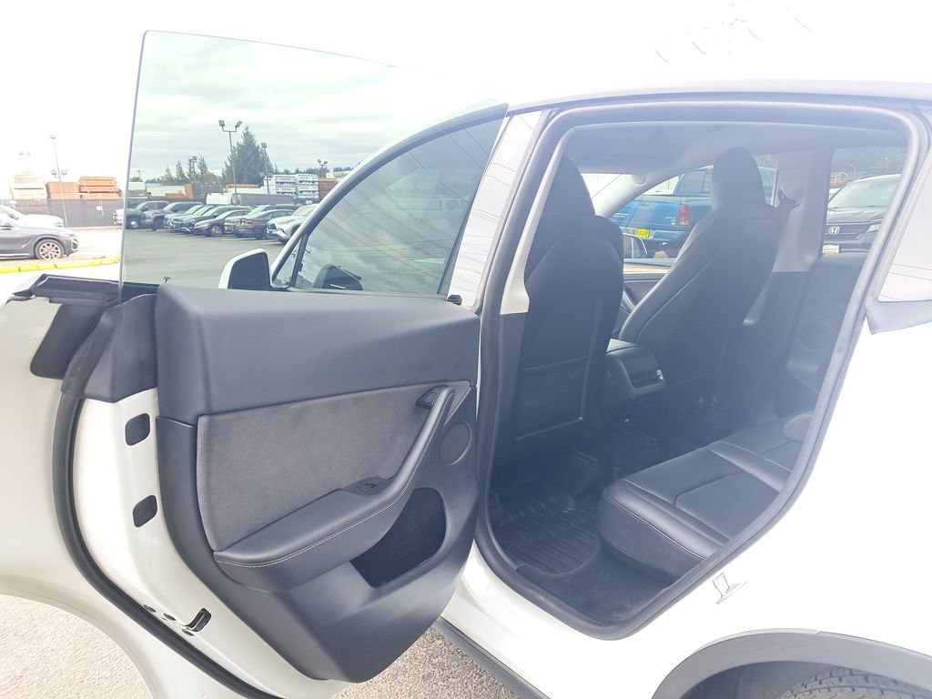 Used 2023 Tesla Model Y Long Range image 12