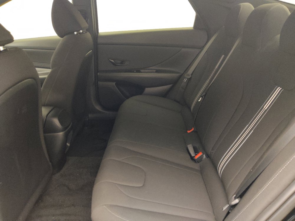 Used 2025 Hyundai Elantra Sport FWD image 18