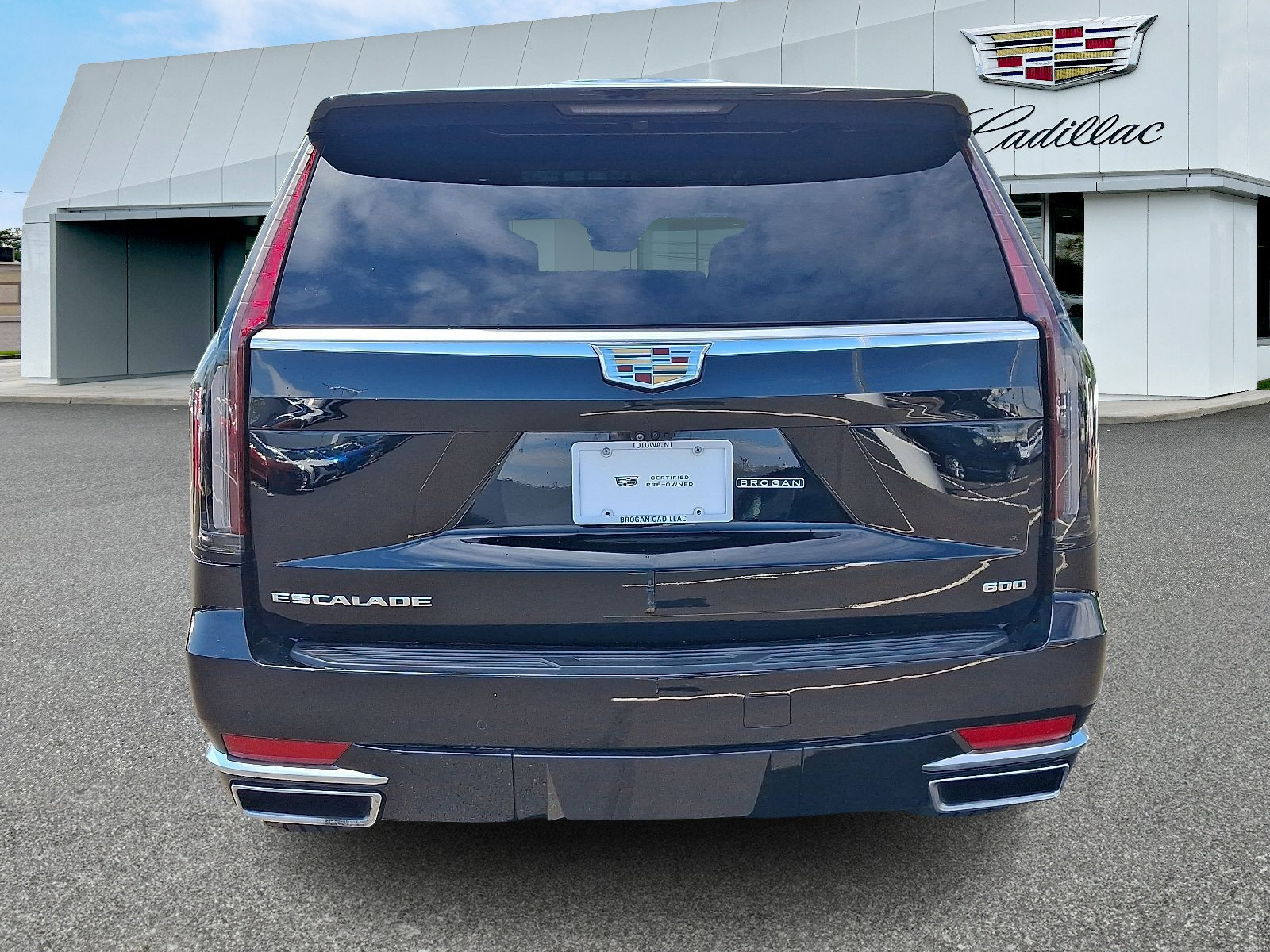Certified 2024 Cadillac Escalade Premium Luxury Platinum image 4