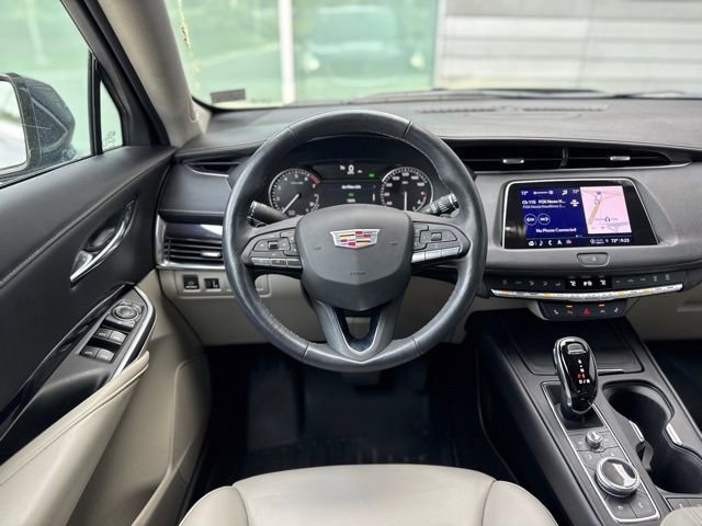 Used 2022 Cadillac XT4 Luxury w/ Cold Weather Package FWD image 12