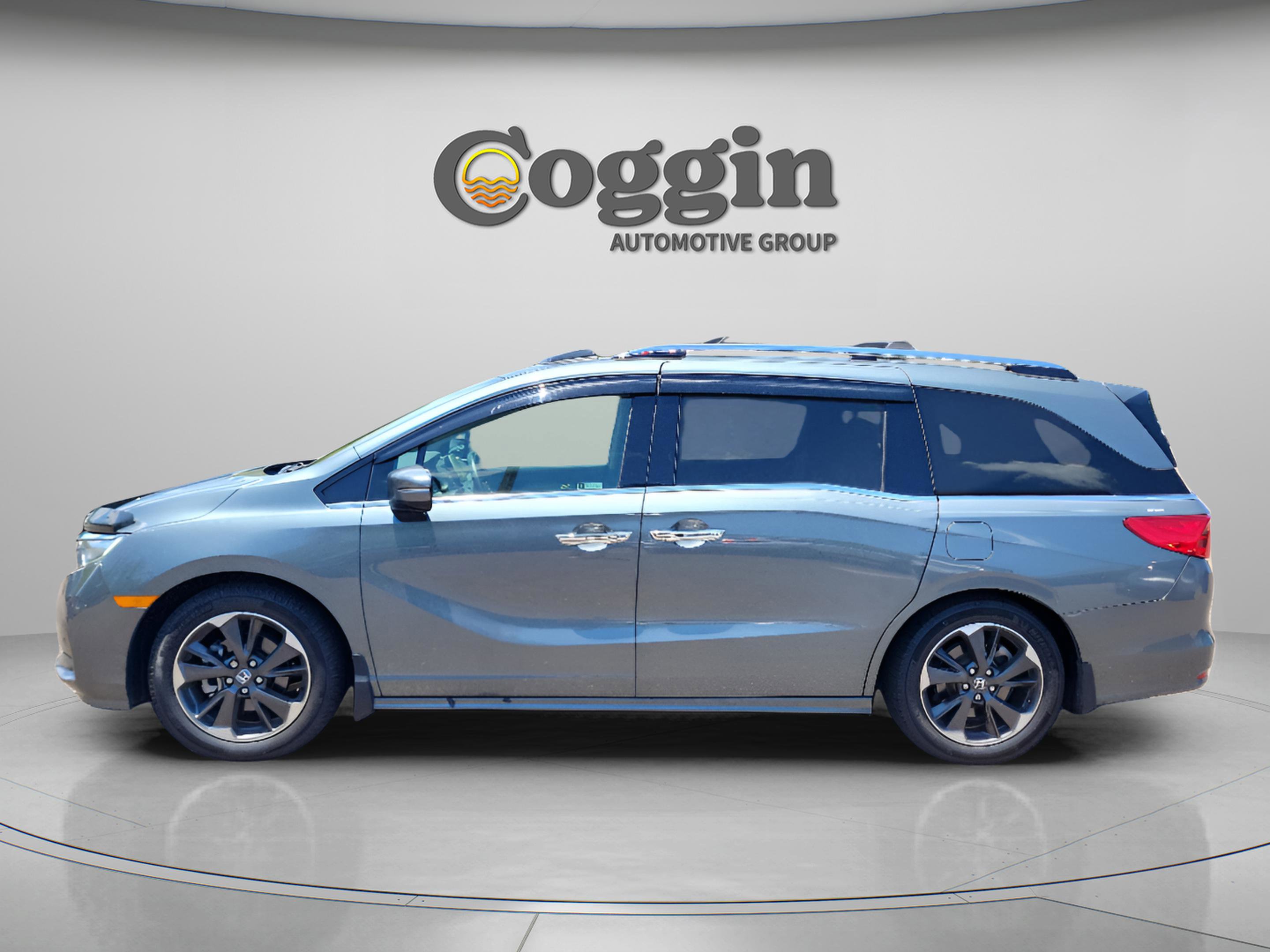 Used 2021 Honda Odyssey Elite image 2