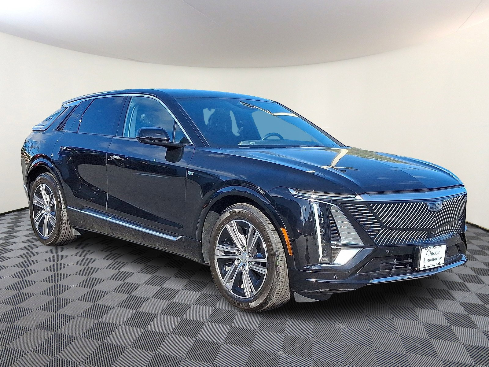 Certified 2024 Cadillac Lyriq Luxury image 1